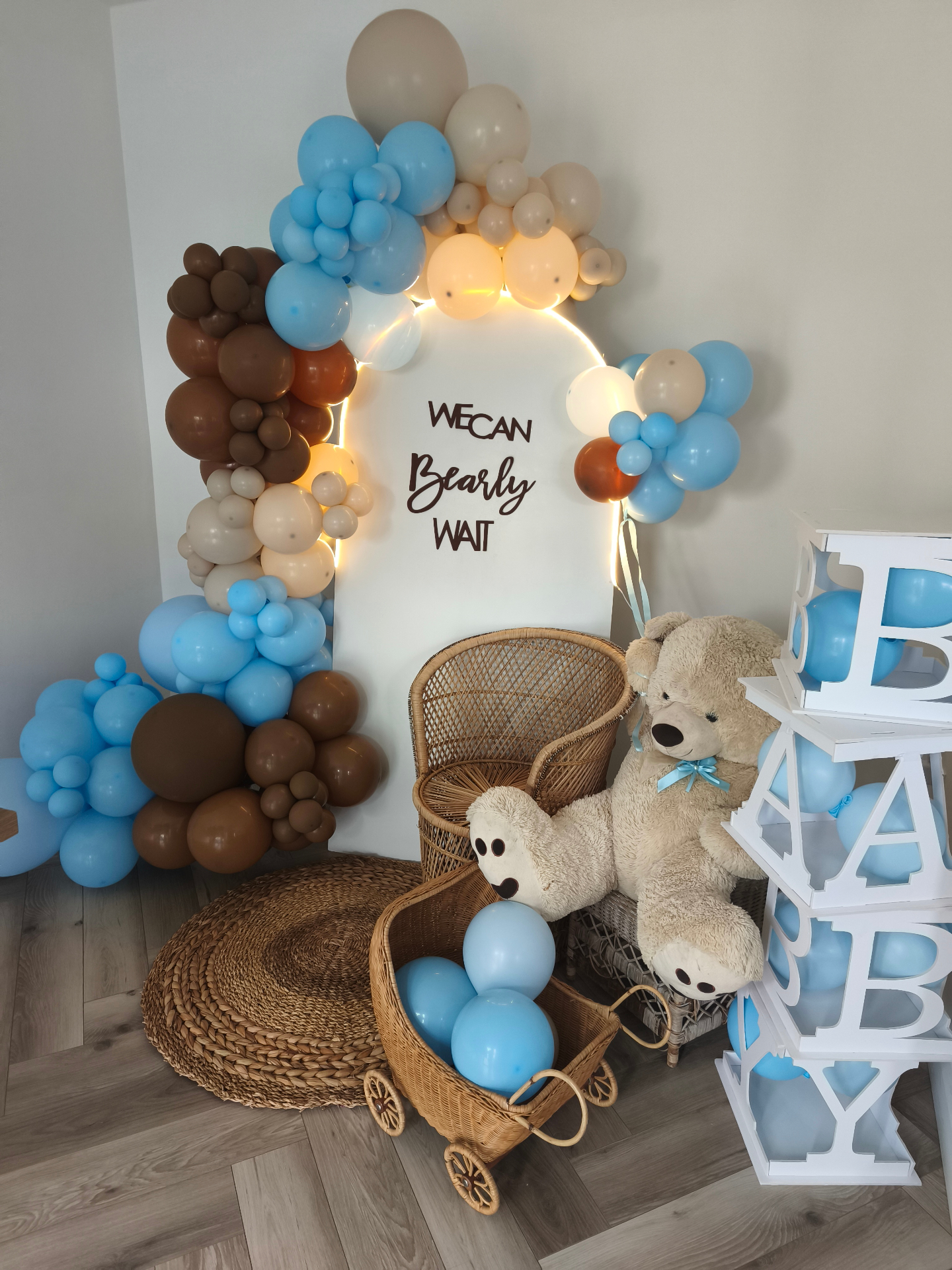 Baby shower — 'We can Bearly Wait' teddy display